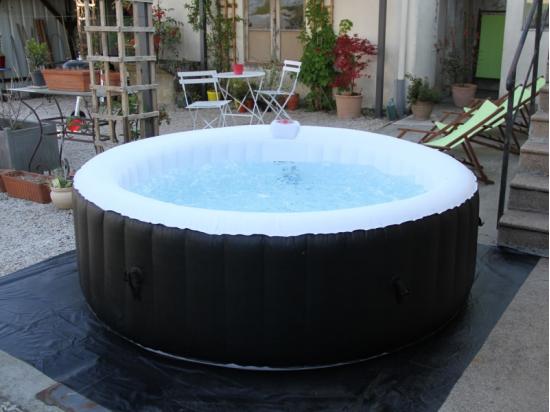 vente unique Spa gonflable rond Bulles 6 places - AquaZendo