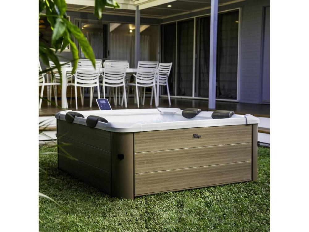 Vente Unique Spa Rigide 6 Places Hydromassages. 4 Coussins + 8 Filtres. OSLO AMBER. Beige. L 160 X P 160 X H 65 Cm