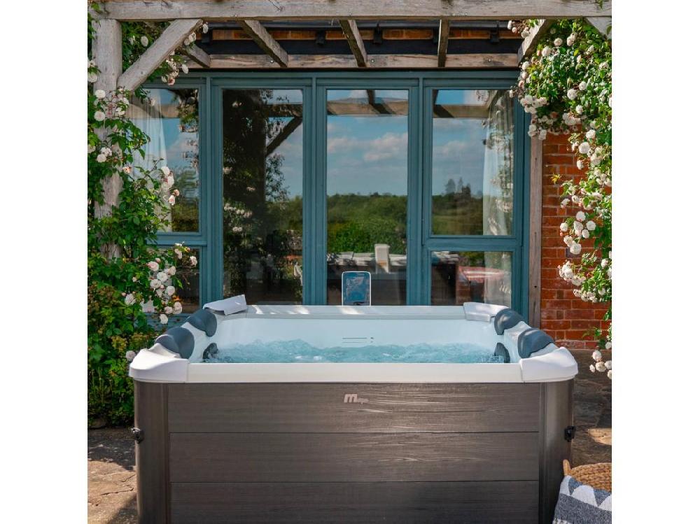 Vente Unique Spa Rigide MSPA 6 Places 4 Coussins Hydromassages. 8 Filtres Et Bâche Incluse 160 Cm X 65 Cm