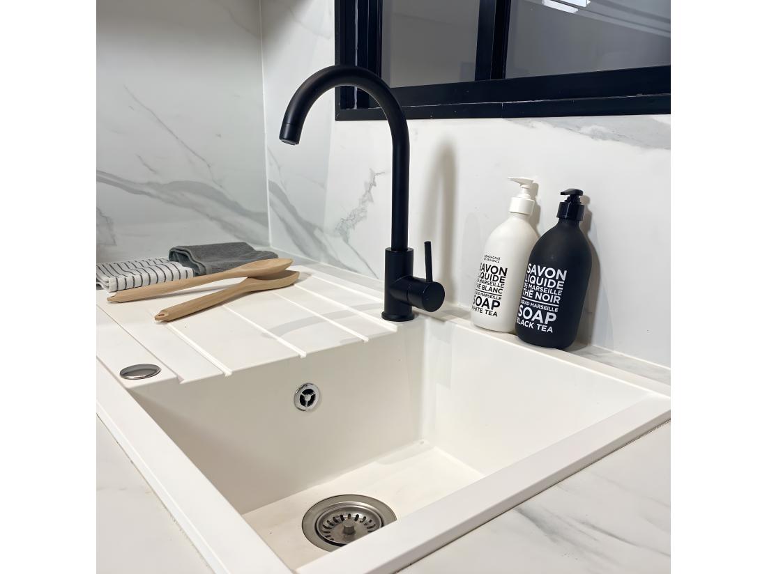 Vente Unique Kiwo Mitigeur évier Noir - Essebagno