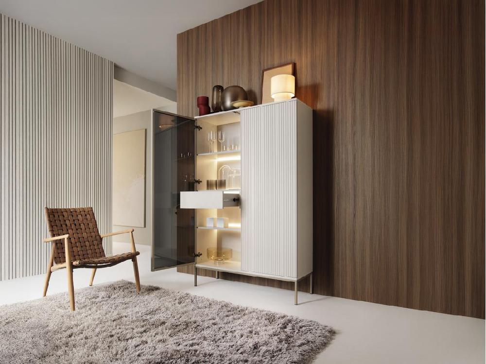 Vente Unique Vitrine 2 Portes Et 1 Tiroir Avec LEDs En MDF Et Verre Fumé - Beige Et Noir - OVILA