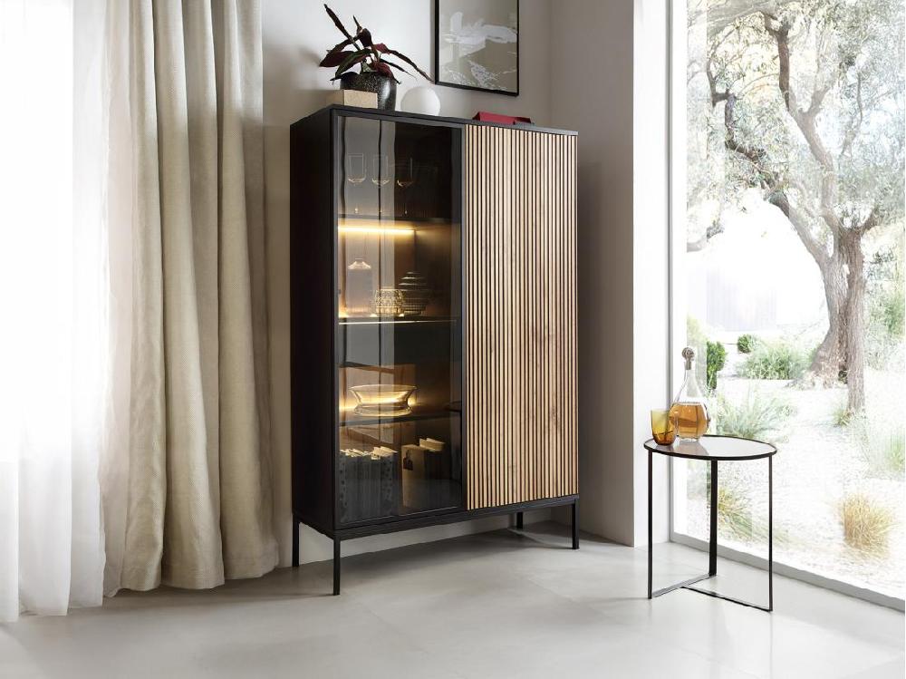 vente unique Vitrine 2 portes et 1 tiroir avec LEDs en MDF et verre fumé - Noir et Naturel - OVILA