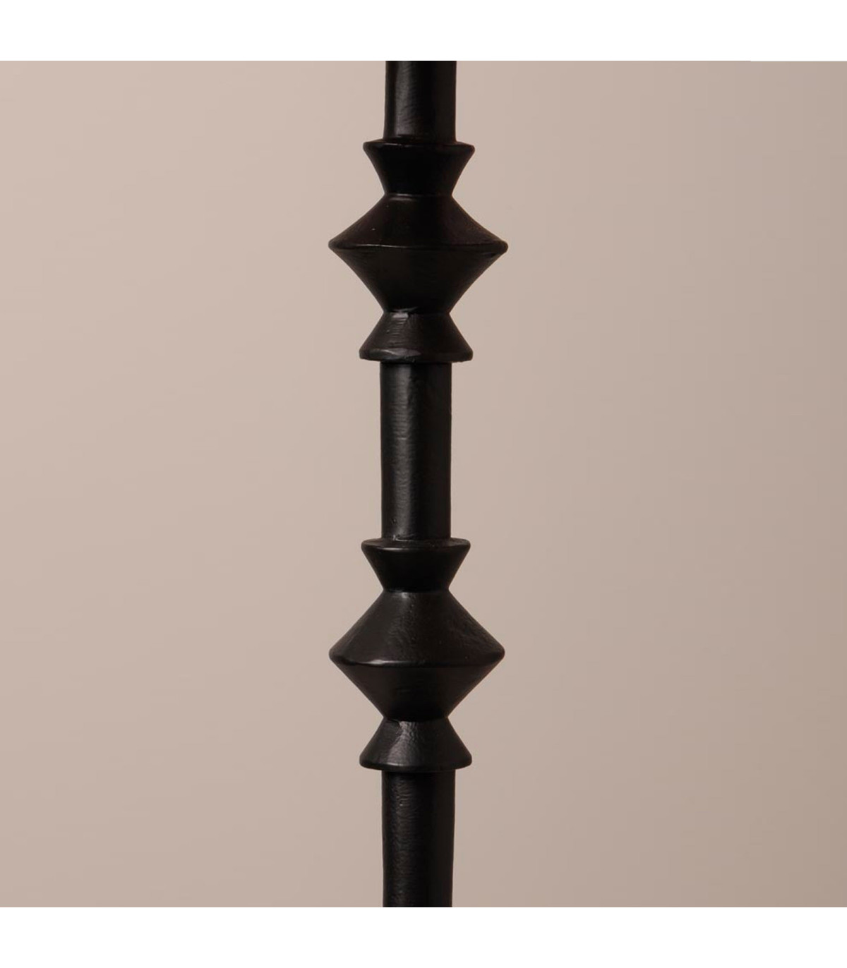 Wadiga Lampe à Poser Aluminium Noir Et Abat-jour Lin Beige 40x40x65cm
