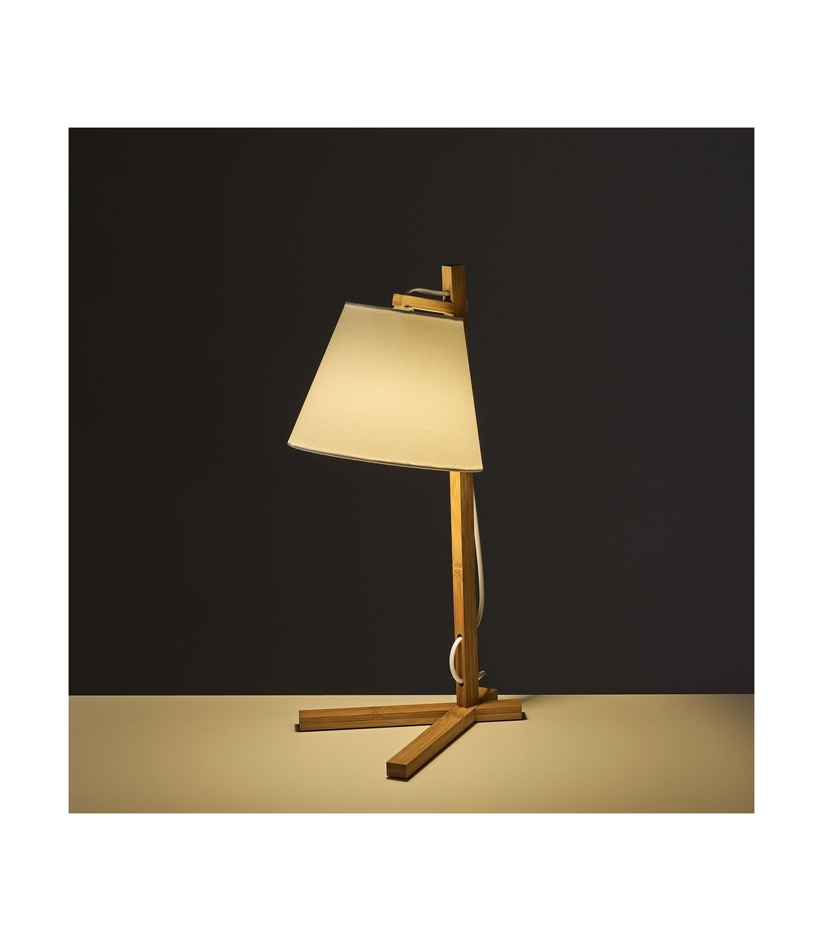 Wadiga Lampe Design à Poser En Bambou Et Abat-jour En Tissu Blanc - H50cm