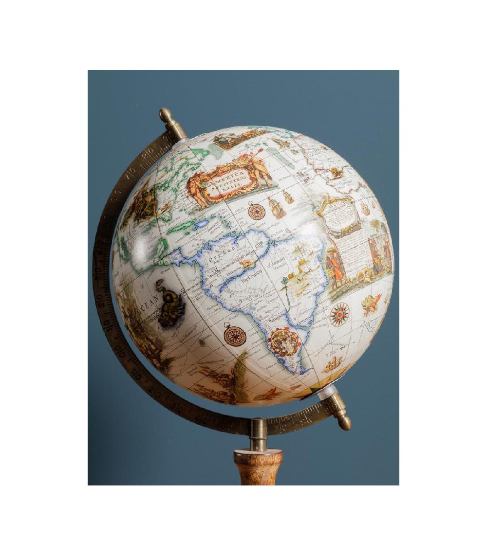 Wadiga Mappemonde Illustrée Fond Beige Sur Pied Bois Clair