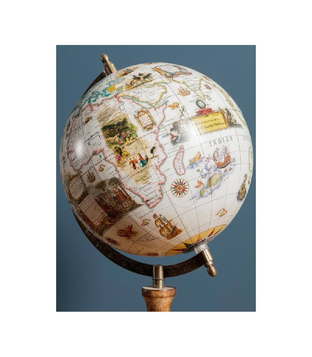 Wadiga Mappemonde Illustrée Fond Beige Sur Pied Bois Clair