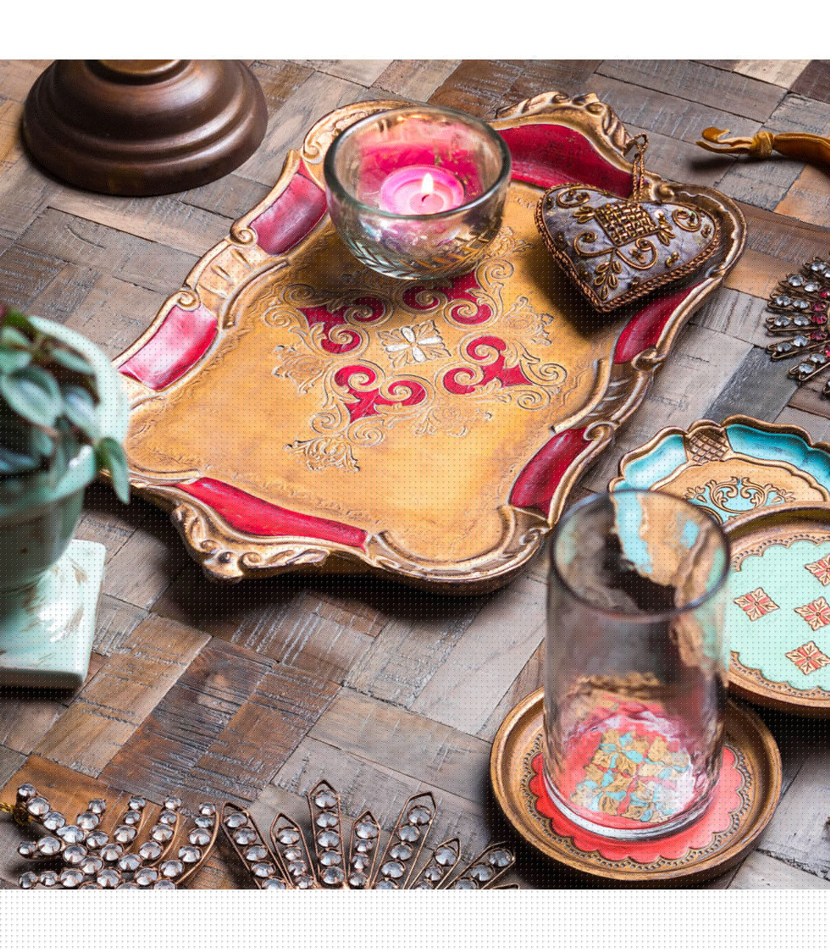 Wadiga Plateau Décoratif Rouge Et Or En Résine 36.5x21.5cm