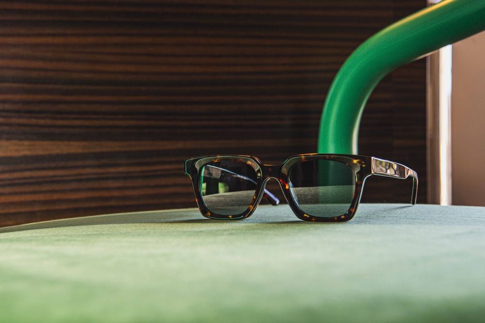 waiting for the sun Myn E20 Myn / Écaille Brune / Green Lens