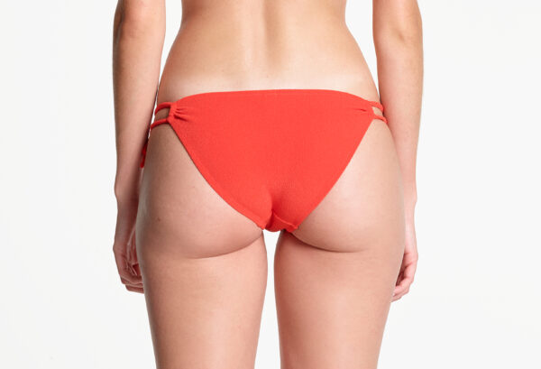 Yasmine Eslami Bas De Maillot Mona Capri