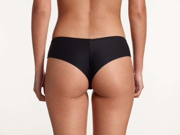 Yasmine Eslami Lou Brésilienne Black