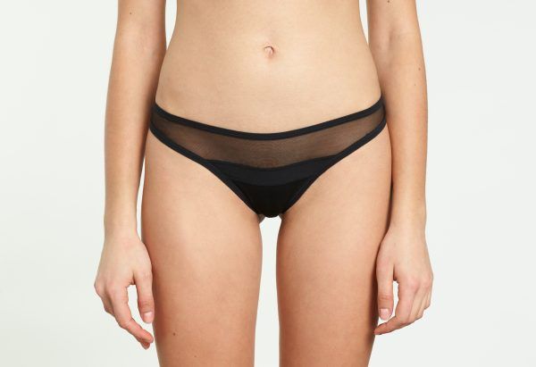 yasmine eslami Serena string Noir