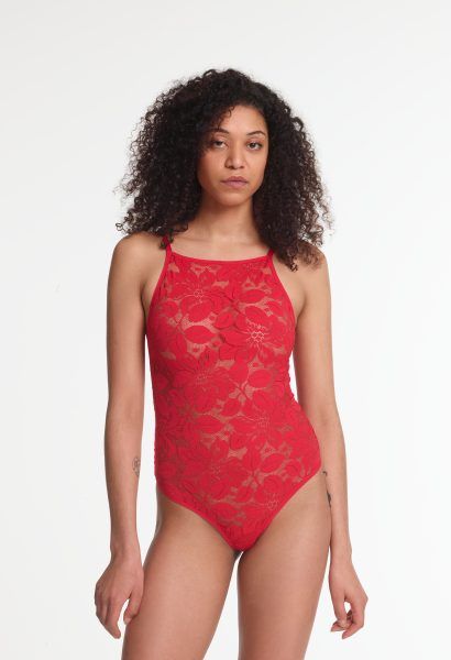 yasmine eslami Zoe body Poppy