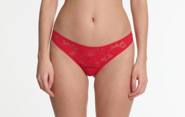 yasmine eslami Zoe string Poppy
