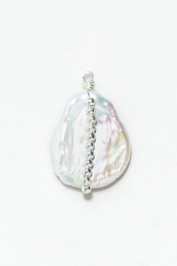 yay paris Large Cauri pendant - Silver Cultured pearl