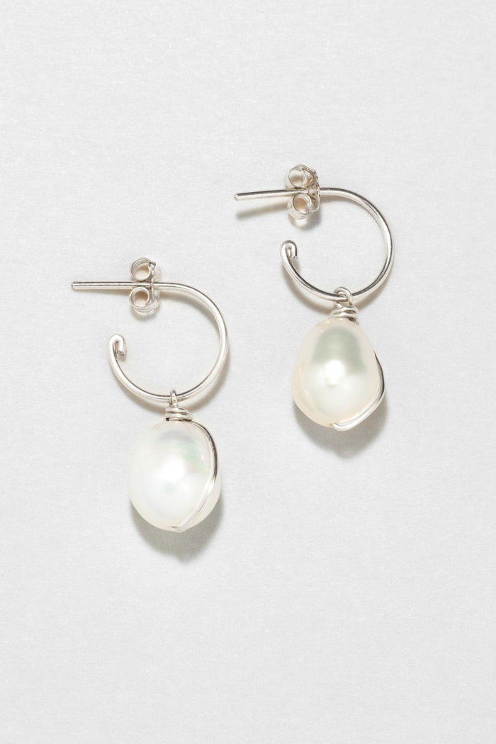 yay paris Medium Stella hoop earrings - silver large cultured pearl