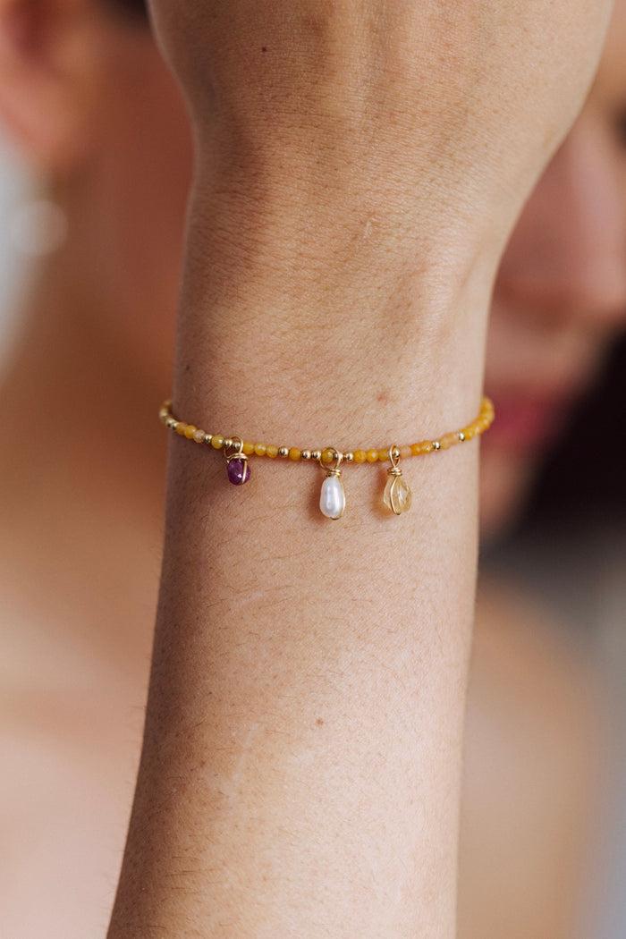 yay paris Queen Bracelet Set + 3 Collectibles