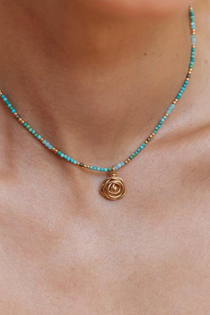 yay paris Queen necklace box + 1 large treasure