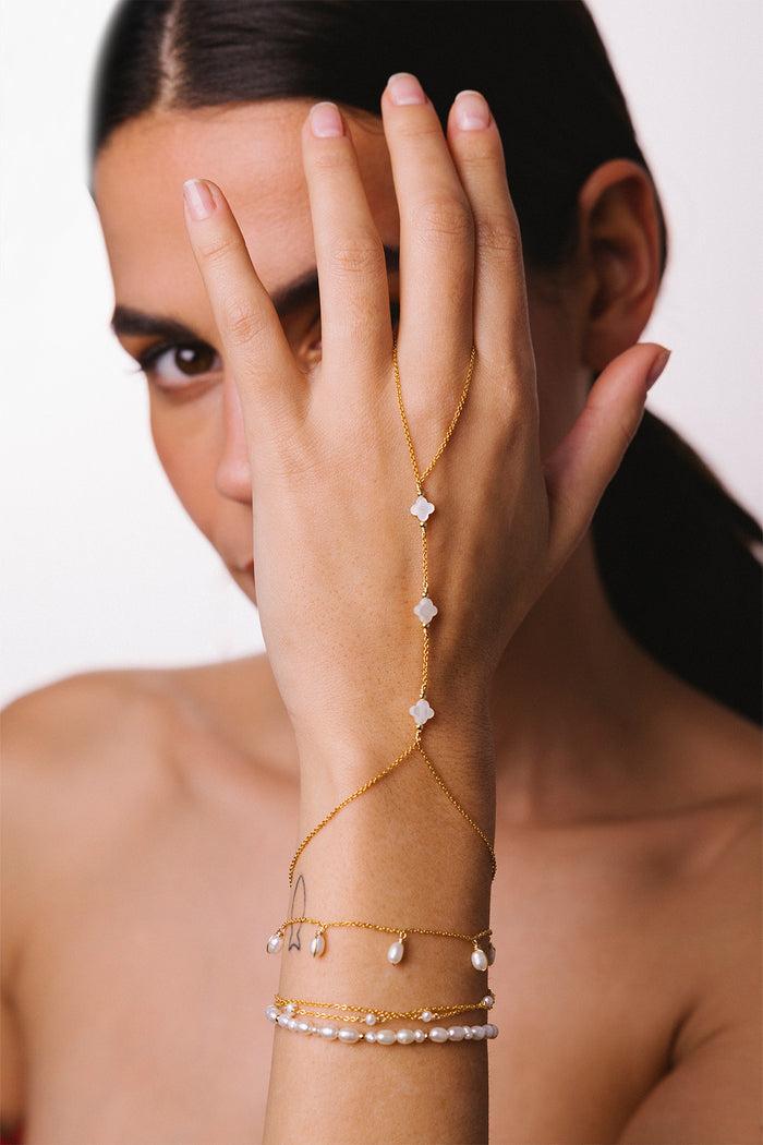 yay paris Swan hand jewel - Mother of pearl