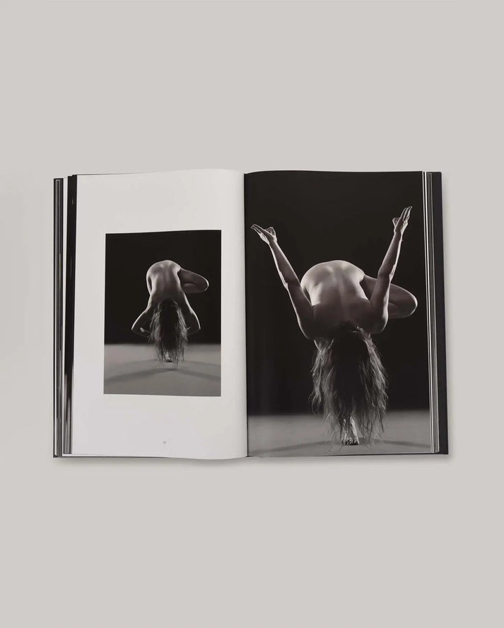 Yuj Paris Livre D'art YOGASM Par Anka D'après L'idée D'Hélène - YUJ Paris