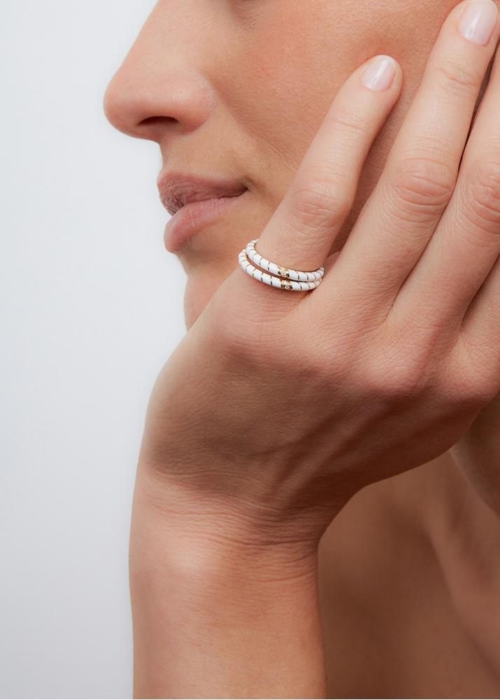 Yvonne Léon Alliance Mini Torsade Email Blanc Or Jaune