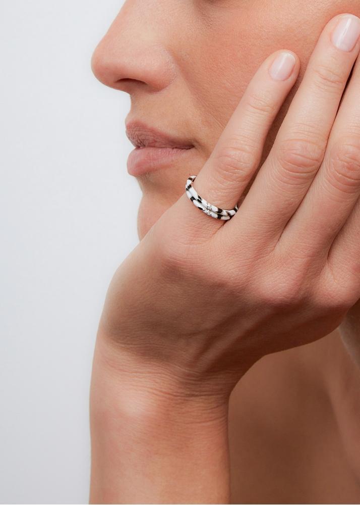 Yvonne Léon Alliance Mini Torsade Email Zèbre Or Blanc