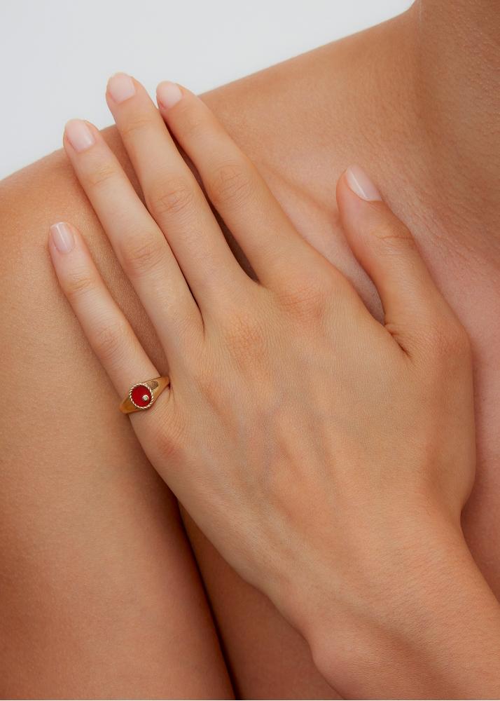 Yvonne Léon Baby Chevalière Ovale Agate Rouge Or Jaune