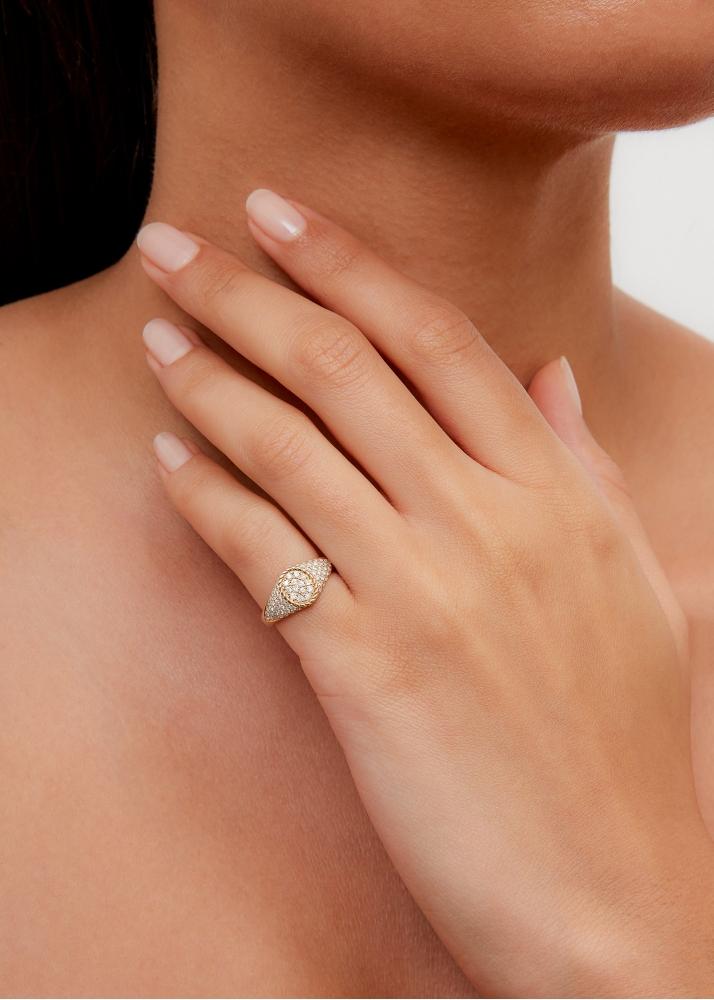 Yvonne Léon Baby Chevalière Ovale Full Diamants Or Jaune