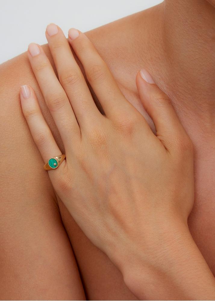 Yvonne Léon Baby Chevalière Ovale Malachite Or Jaune