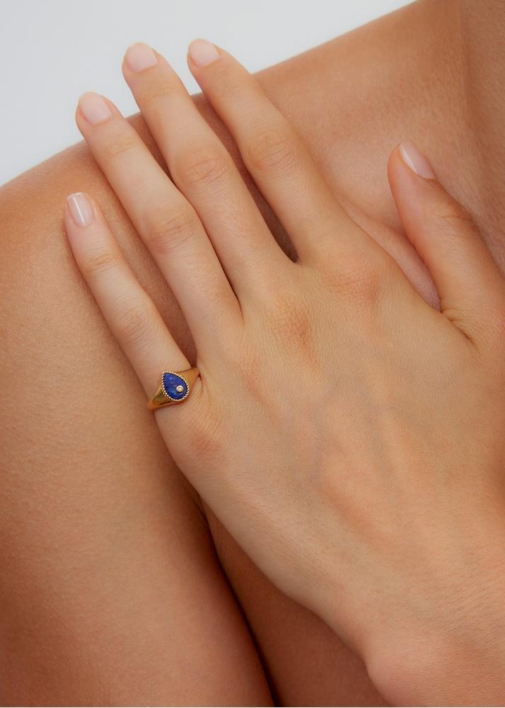 Yvonne Léon Baby Chevalière Poire Lapis Lazuli Or Jaune