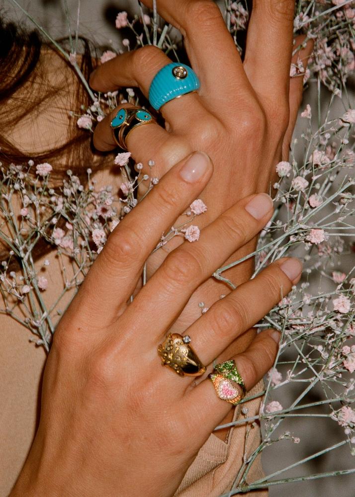 Yvonne Léon Baby Chevalière Poire Tsavorites Or Jaune