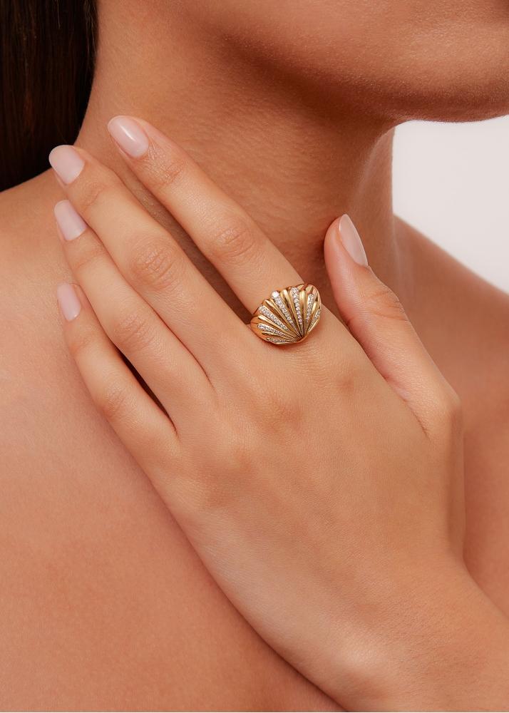 Yvonne Léon Chevalière Coquillage Demi Diamants Or Jaune