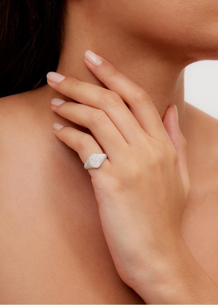 Yvonne Léon Chevalière Mini Marquise Diamants Or Blanc