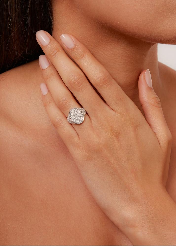 Yvonne Léon Chevalière Ovale Full Diamants Or Blanc