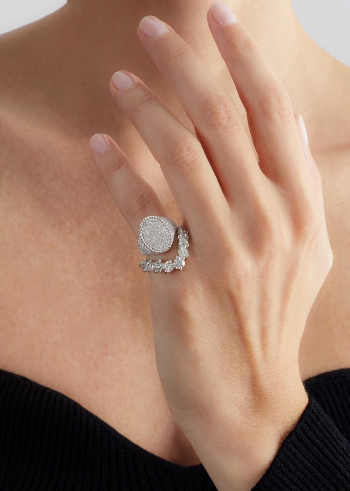 Yvonne Léon Chevalière Ovale Full Diamants Or Blanc