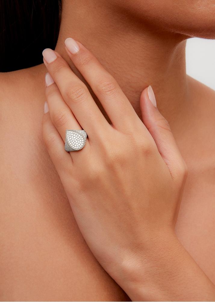 Yvonne Léon Chevalière Poire Full Diamants Or Blanc