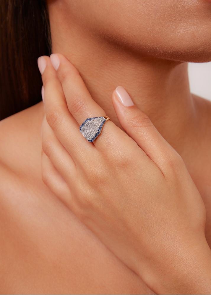 Yvonne Léon Chevalière Princesse Diamants Saphirs Bleus Or Jaune