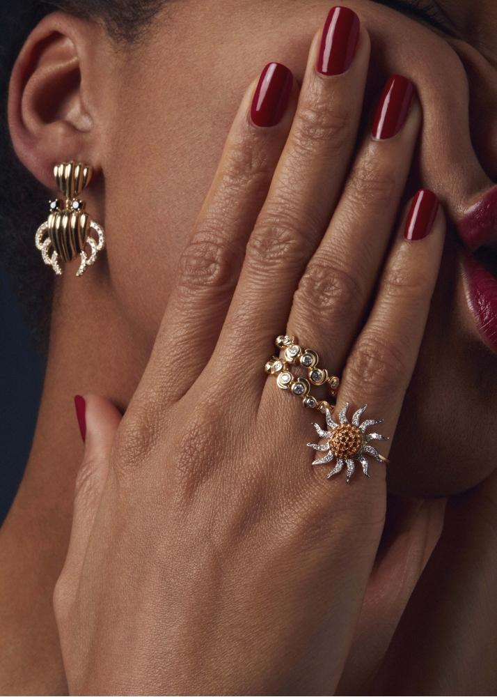 Yvonne Léon Paire De Boucles D'oreille Crabe Coquillage Gm Or Jaune