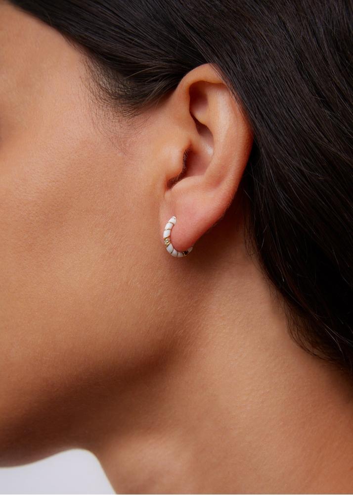 Yvonne Léon Paire De Créoles Mini Torsade Email Blanc Or Jaune