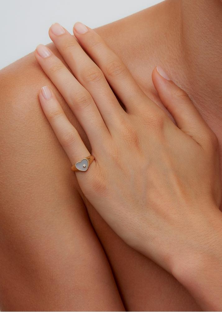 Yvonne Léon Baby Chevalière Coeur Nacre Or Jaune