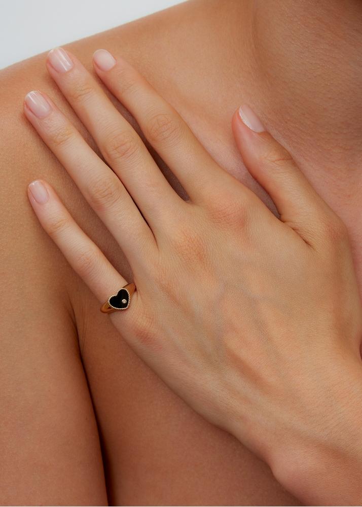 Yvonne Léon Baby Chevalière Coeur Onyx Or Jaune