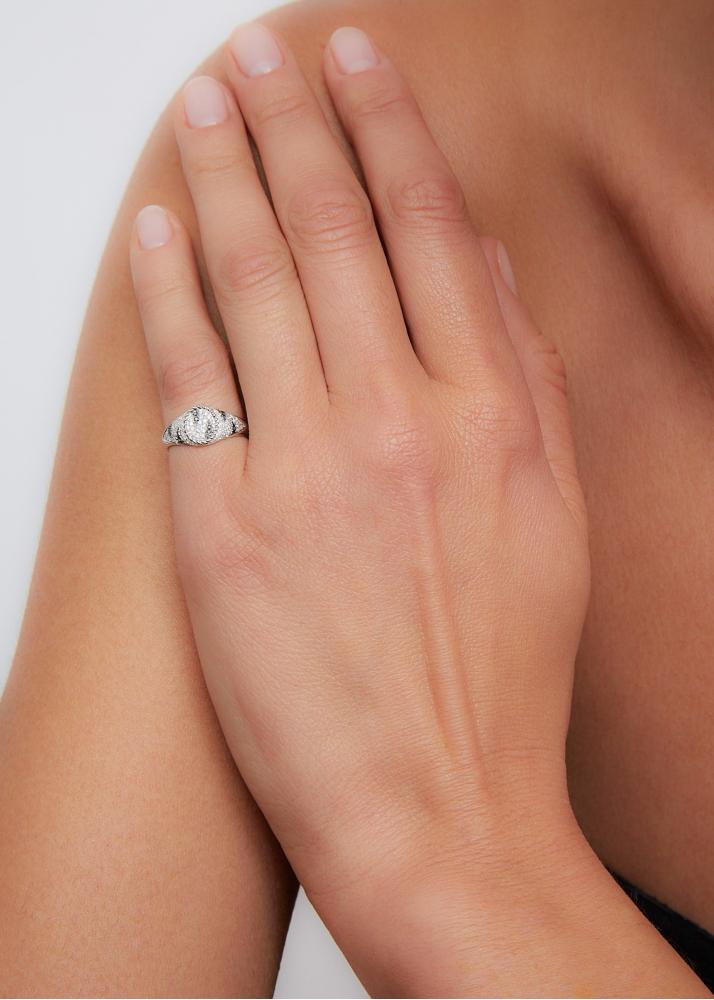 Yvonne Léon Baby Chevalière Ovale Zèbre Or Blanc