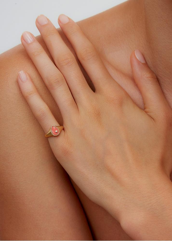 Yvonne Léon Baby Chevalière Poire Corail Or Jaune