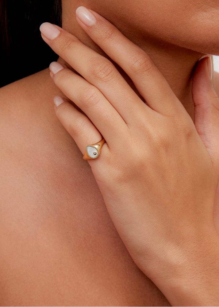 Yvonne Léon Baby Chevalière Poire Nacre Or Jaune