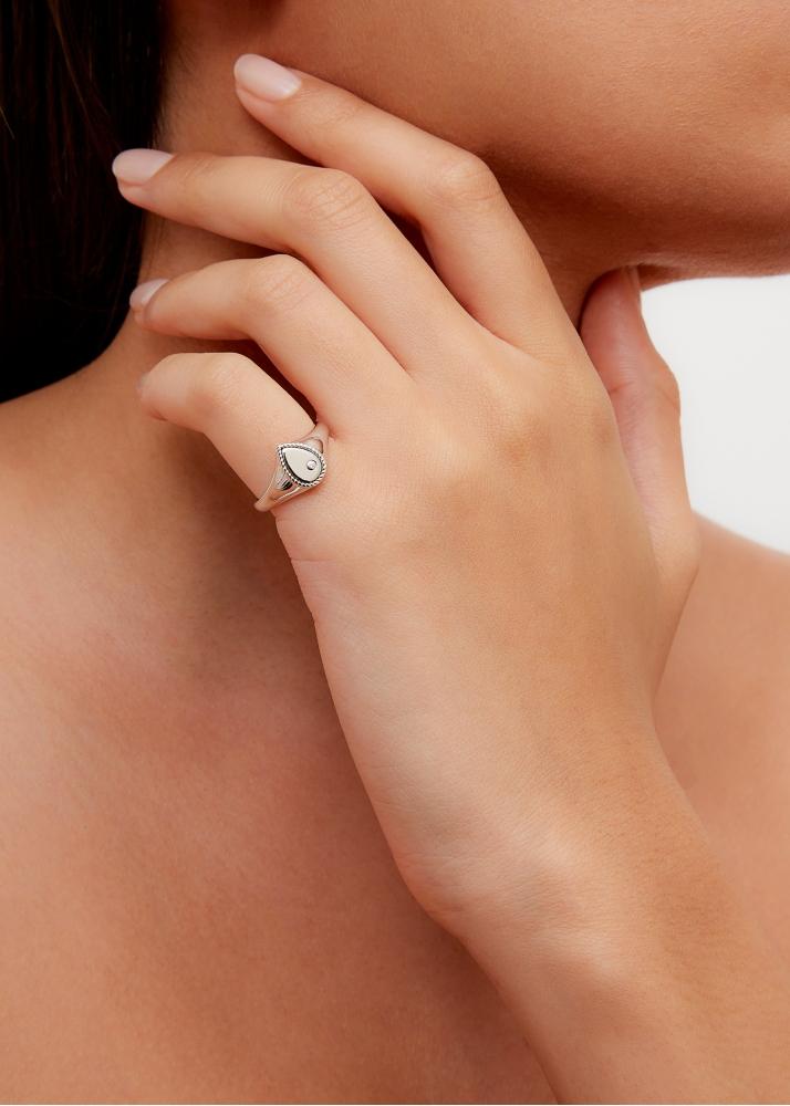 Yvonne Léon Baby Chevalière Poire Or Blanc