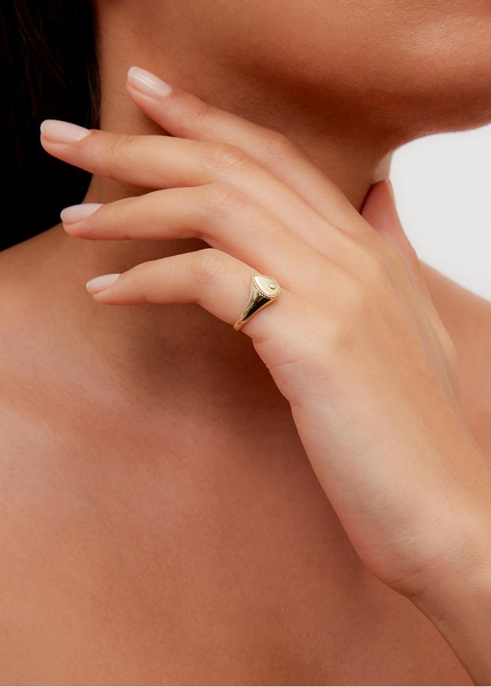 Yvonne Léon Baby Chevalière Poire Or Jaune