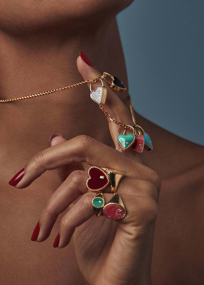 Yvonne Léon Chevalière Coeur Agate Rouge Or Jaune