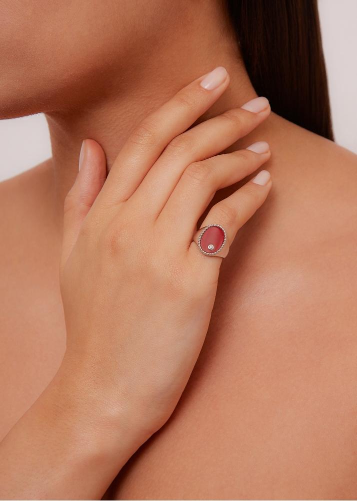 Yvonne Léon Chevalière Ovale Agate Rouge Or Blanc