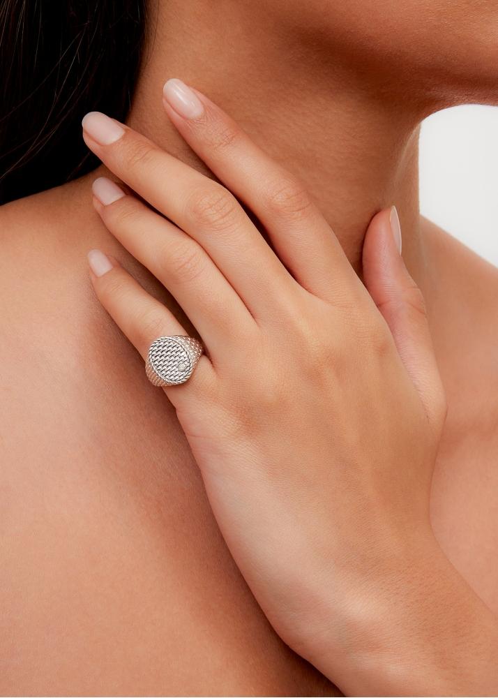 Yvonne Léon Chevalière Ovale Cannage Or Blanc