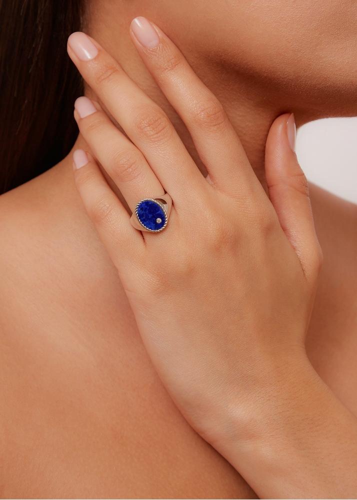 Yvonne Léon Chevalière Ovale Lapis Lazuli Or Blanc