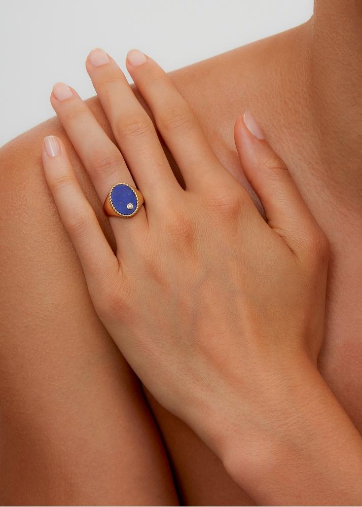 Yvonne Léon Chevalière Ovale Lapis Lazuli Or Jaune